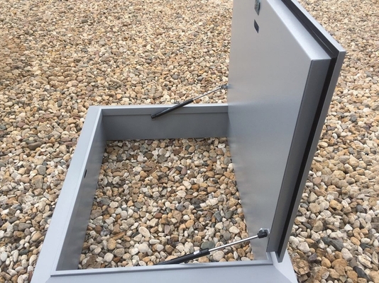 Люк с амортизаторами