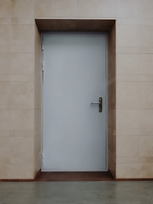 Дверь на запасном выходе
