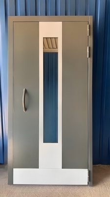 Однопольная дверь со стеклом