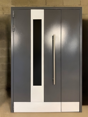 Подъездная дверь с отбойником Подъездная дверь с отбойником