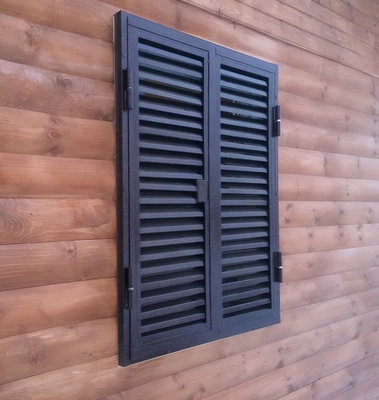 Распашные ставни на окно Распашные ставни на окно